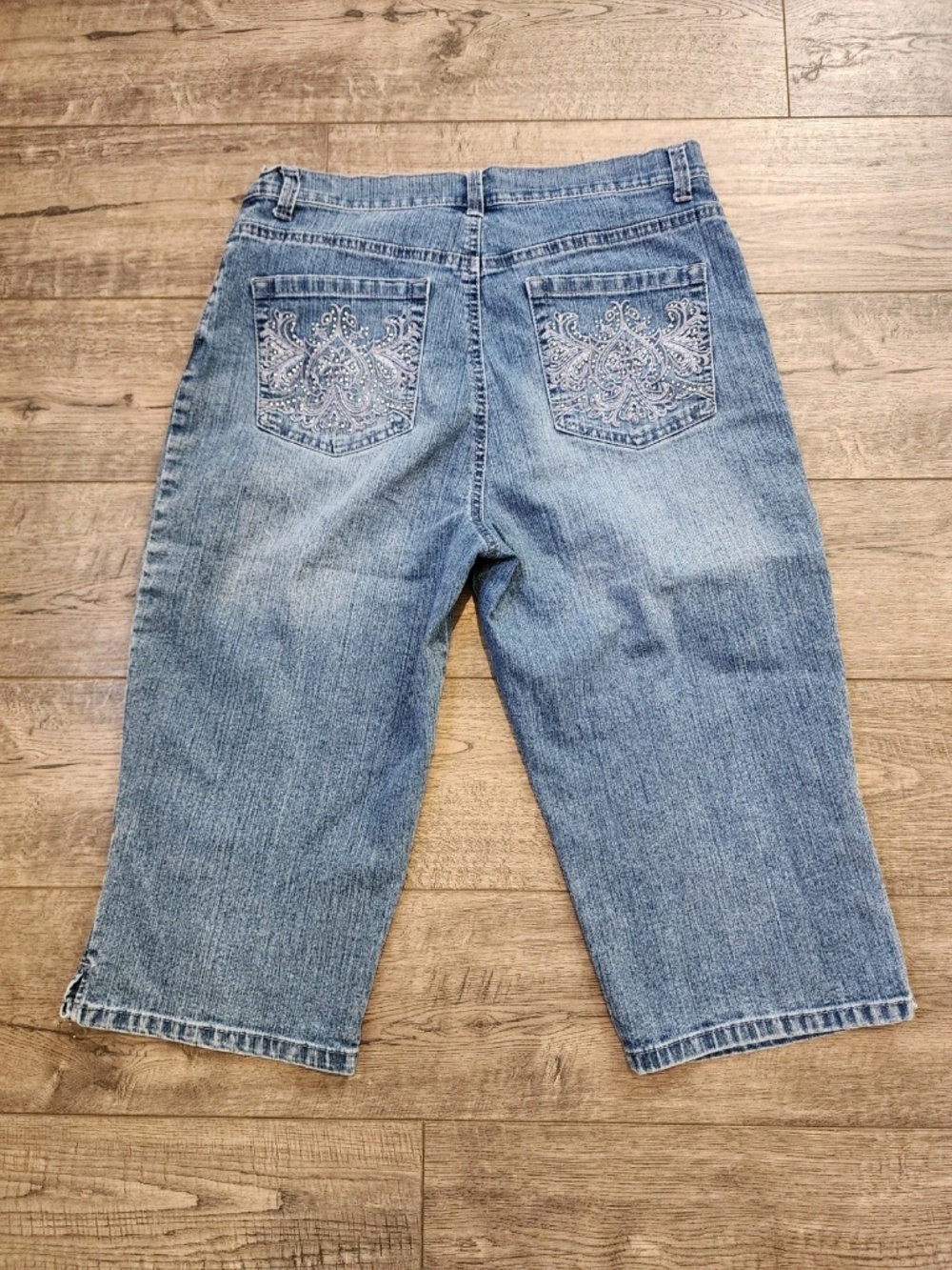Gloria Vanderbilt Amanda Womens Capri Jean Shorts Size 10 Blue Denim Wash - Picture 10 of 10